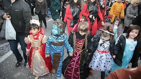 Multitudinària Rua de carnestoltes 2015 a Mollerussa.