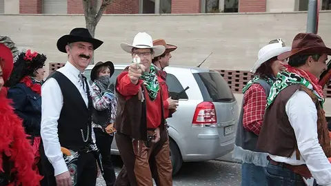 Multitudinària Rua de carnestoltes 2015 a Mollerussa.