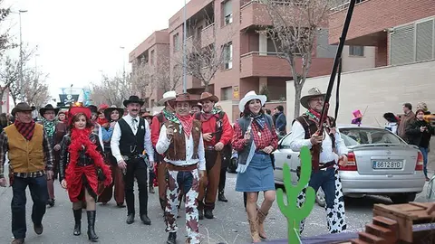 Multitudinària Rua de carnestoltes 2015 a Mollerussa.