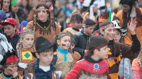 Multitudinària Rua de carnestoltes 2015 a Mollerussa.