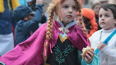 Multitudinària Rua de carnestoltes 2015 a Mollerussa.