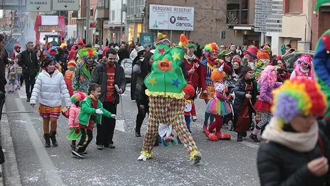 Multitudinària Rua de carnestoltes 2015 a Mollerussa.