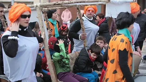 Multitudinària Rua de carnestoltes 2015 a Mollerussa.