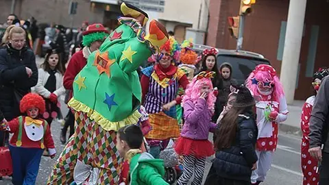 Multitudinària Rua de carnestoltes 2015 a Mollerussa.