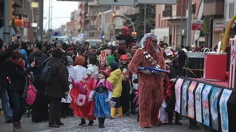 Multitudinària Rua de carnestoltes 2015 a Mollerussa.