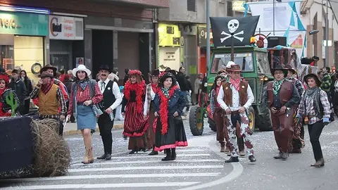 Multitudinària Rua de carnestoltes 2015 a Mollerussa.