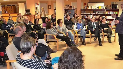 Màrius Serra en la seva intervenció en el cicle Biblioteques amb DO a Mollerussa.