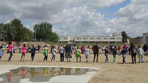 Jornada Intergeneracional a l'escola Les Arrels amb l'Agrupació Sardanista.