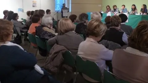Taula rodona del Dia Internacional de les Dones a les Borges (07-03-2014)2