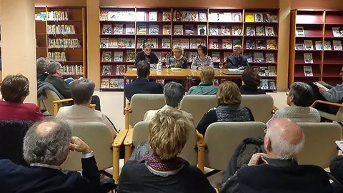 Maria Àngels Filella presenta El vel que amaga les Myriams en la Biblioteca Jaume Vila de Mollerussa.