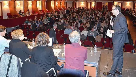 L&#39;alcalde Marc Solsona va donar la benvinguda als docents lleidatans.