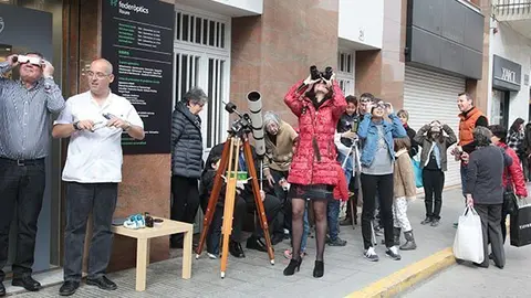 Des de primera hora els mollerussencs han volgut observar l&#39;eclipsi de sol.