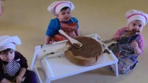 Aprenent a fer Mones a la Llar d'Infants de les Borges 2 (27-03-2015)