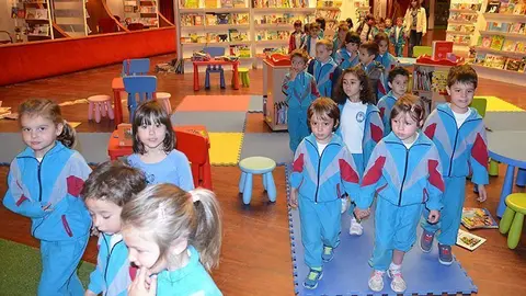 Els alumnes de les escoles del Pla d'Urgell visiten el Saló del LLibre Infantil i Juvenil.