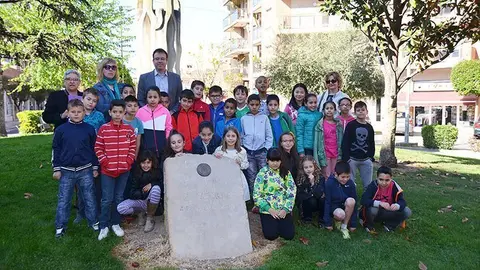 Marc Solsona amb els alumnes de quart de l&#39;escola Ignasi Peraire.