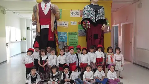 Parrot i La Marieta visiten l'escola Pompeu Fabra de Mollerussa.