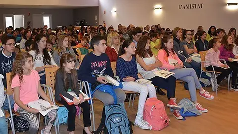 Els alumnes participants en el Certamen Nacional de lectura en veu alta.