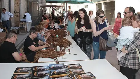 Mostra d'Oficis Antics de Fondarella, elaboració de les caliquenyes ©JosepAPérez