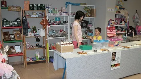 Tómbola solidaria de Mans Unides a Mollerussa.