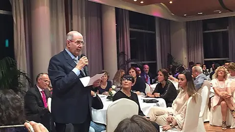 Manuel Roure rep el premi d'honor a la trajectòria del SIODEC.