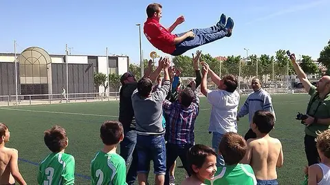 Xavi Piró amb l'equip prebenjamí del Club Pla d'Urgell.