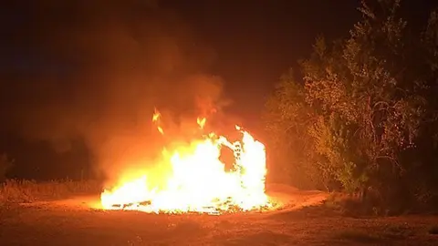 El punt d'informació de l'Estany a la zona d'Ivars destruït.