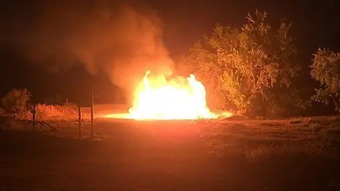 El punt d'informació de l'Estany a la zona d'Ivars en el moment de l'incendi.
