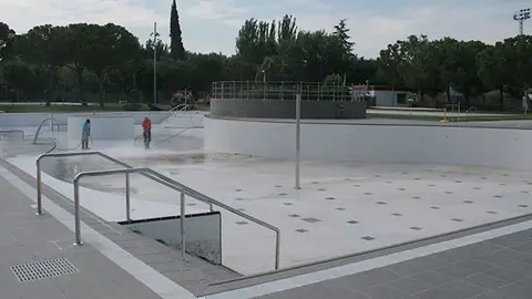 Preparatius per la nova temporada de les piscines de Mollerussa