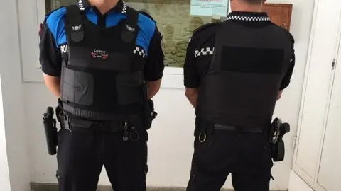 Les noves armilles antibala de la Policia Local de les Borges2