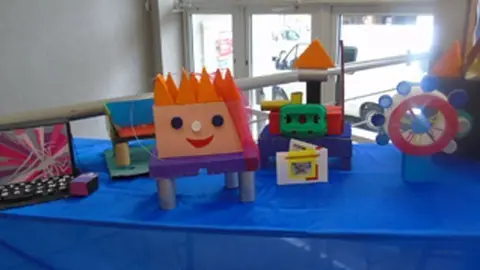 Els alumnes han treballat la geometria, línies, angles, figures planes i cossos geomètrics