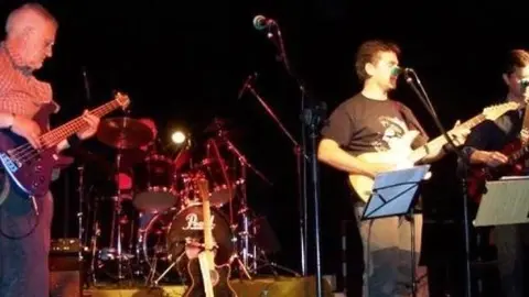 Un dels concerts de la 4a Fira de la Música al Carrer de la Floresta