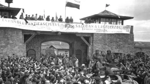 Imatge de l'alliberament de Mauthausen fa 70 anys.