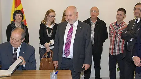 Huguet i el conseller Puig inaugurant el nou ajuntament.