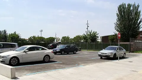 Imatge del parquing de pagament en la zona de les piscines
