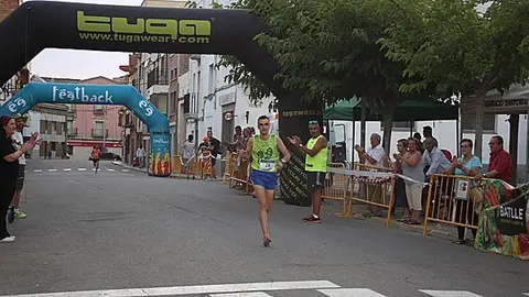 Arribada a la meta de la Cursa solidaria.