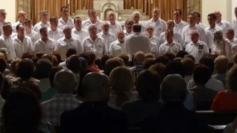 Intercanvi entre la Massa Coral Els Cantaires de Juneda i el cor italià Scarpon del Piave.