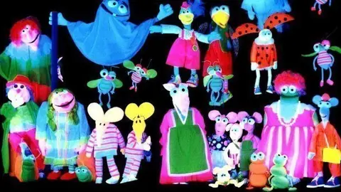 Els personatges de l'obra 'Fantasma Mentider', de la companyia El Cau de l'UnicornT