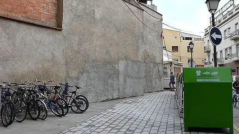 Imatge del aparcaments bicicletes i arranjament de la zona