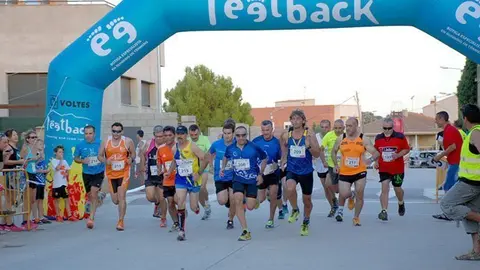 Participants en la primera Milla Urbana de Sidamon