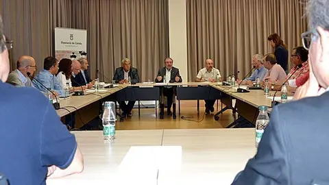 Reñé, a la reunió amb
representants d'entitats del tercer sector a
Lleida