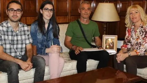 Els representants de l'Ajuntament de l'Albagés amb la sobdelegada del Govern de l'Estat espanyol