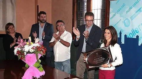 Mònica Gimeno rep l'homenatge del consistori i la ciutat de Mollerussa