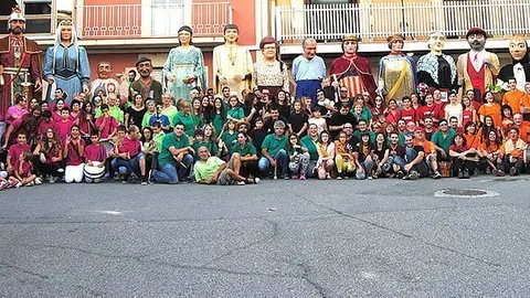 Participants en la Trobada de Collers geganteres del Pla d'Urgell
