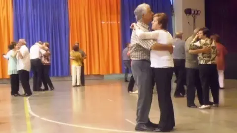 Tardes de ball els diumenges al Pavelló de l'OliT