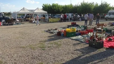 Mercadet d'antiguetats i objectes de 2a mà al costat de Masia Salat a les Borges2
