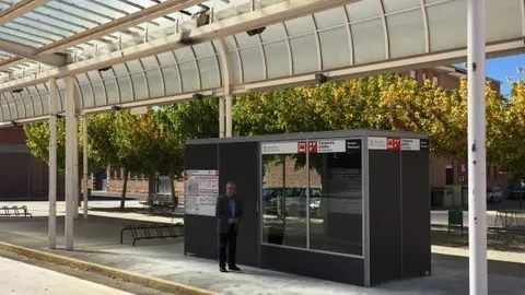 Enric Mir visita el nou edicle de l'estació d'autobusos de les Borges2