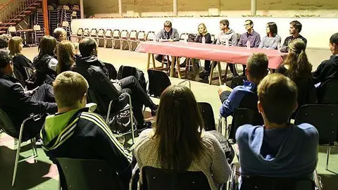 Taula rodona que va tenir lloc al Poal