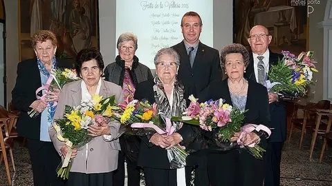 L'alcalde Joan Ramon Sangrà ret homenatge als octogenaris del municipi