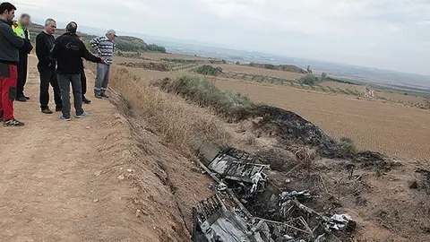 Aviació Civil amb el suport del Mossos d'Esquadra inspecciones el lloc de l'accident