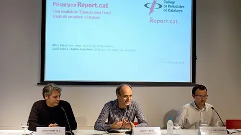 Marc Vidal vicedegà del Col·legi i Jordi Rovira i Adriàn Caballero responsables del Report.cat